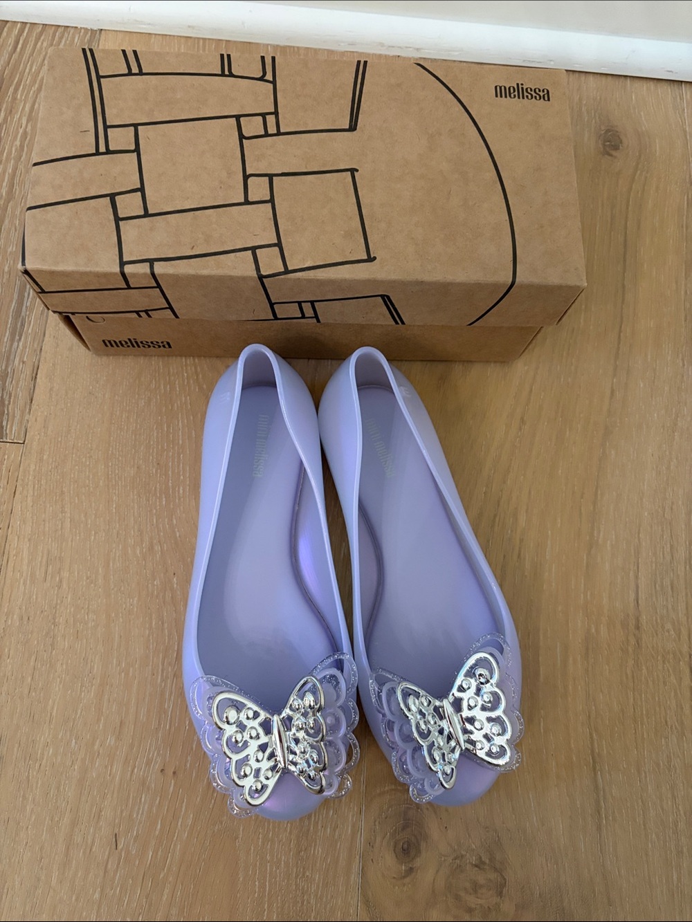 New with box Mini Melissa Pearly Lilac Butterfly flat size 2 girls